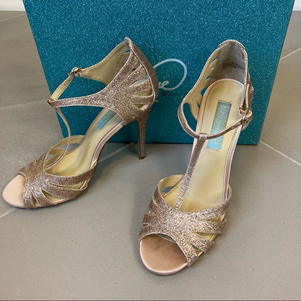 Blue by Betsey Johnson Women's SB-Tee Champagne Dress Pumps Size 7.5 T-strap